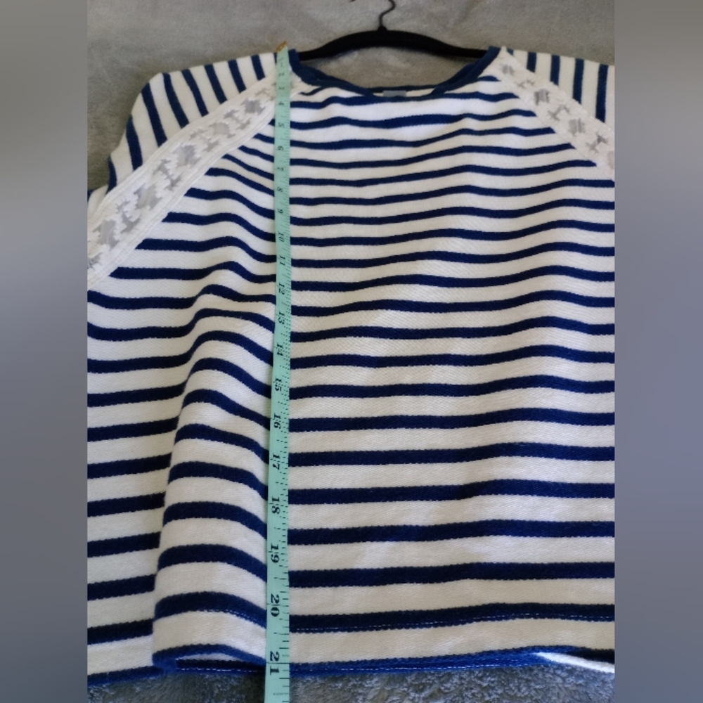Old Navy Women's Blue and White Striped Top Size M - Picture 8 of 9
